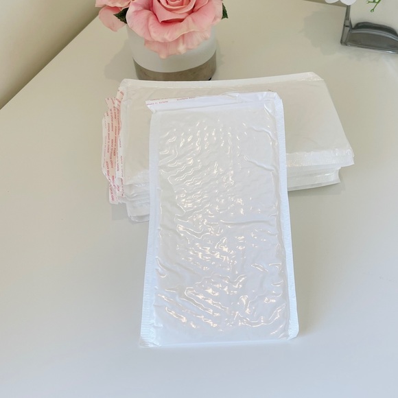 15PCS Waterproof Poly Bubble Mailer - Picture 2 of 3